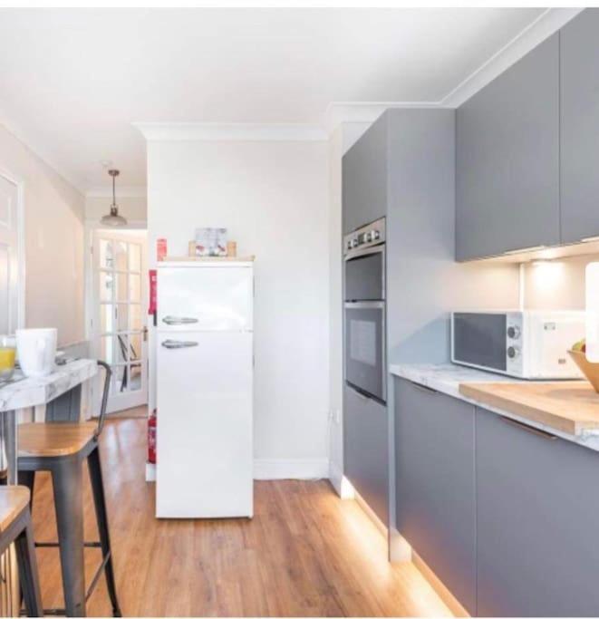 Beautiful Large Property, Sleeps 9 Walking Distance To The Sea , Beaches And Restaurants Fantastic Interior Lyme Regis Exterior foto