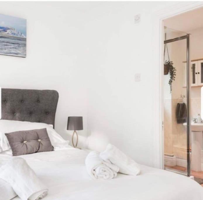 Beautiful Large Property, Sleeps 9 Walking Distance To The Sea , Beaches And Restaurants Fantastic Interior Lyme Regis Exterior foto