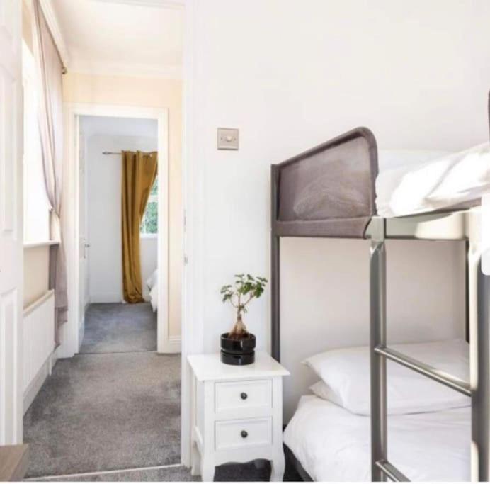 Beautiful Large Property, Sleeps 9 Walking Distance To The Sea , Beaches And Restaurants Fantastic Interior Lyme Regis Exterior foto